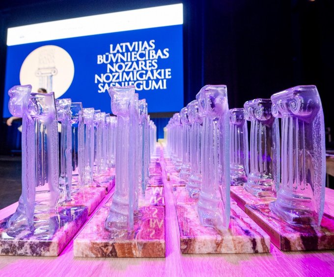 buvniecibas balva skatuve