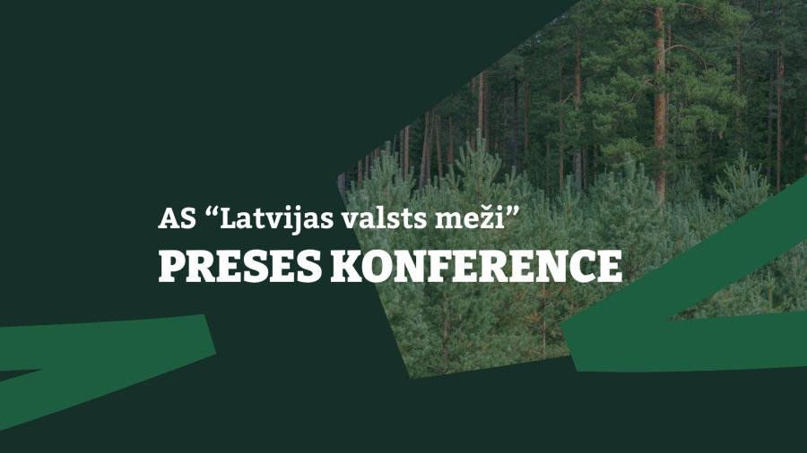 Balts uzraksts par preses konferenci uz zaļa meža fona